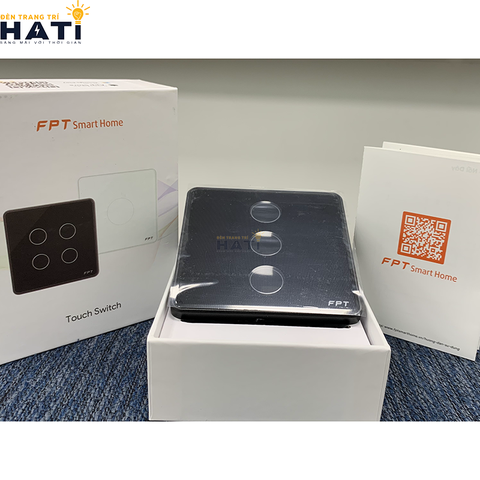 Công tắc cảm ứng thông minh FPT Smart Home Athena vuông màu đen 3 nút