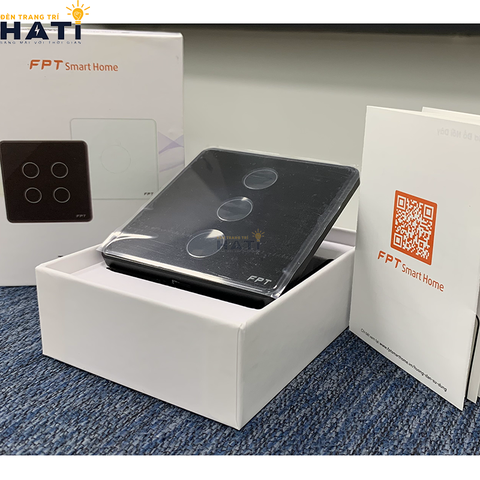 cong-tac-cam-ung-thong-minh-fpt-smart-home-athena-vuong-mau-den-3-nut-5