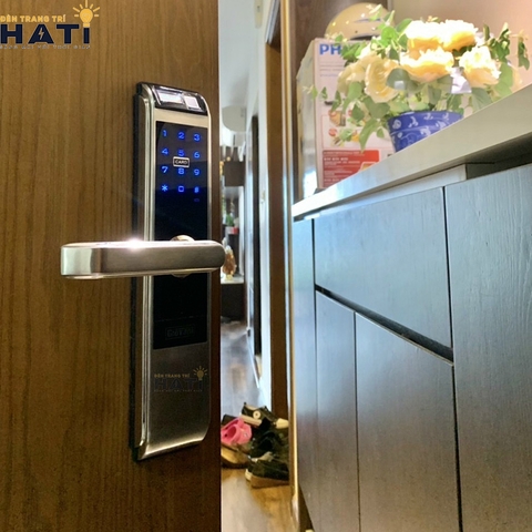 Khóa vân tay cửa gỗ Giovani GSL-C138F màu bạc