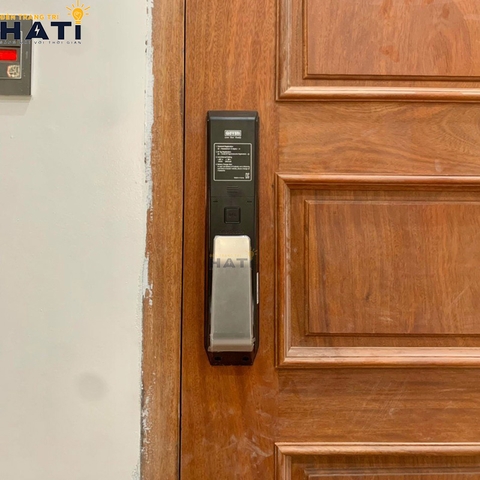 Khóa vân tay cửa gỗ Giovani GSL-K888BG màu đen bạc