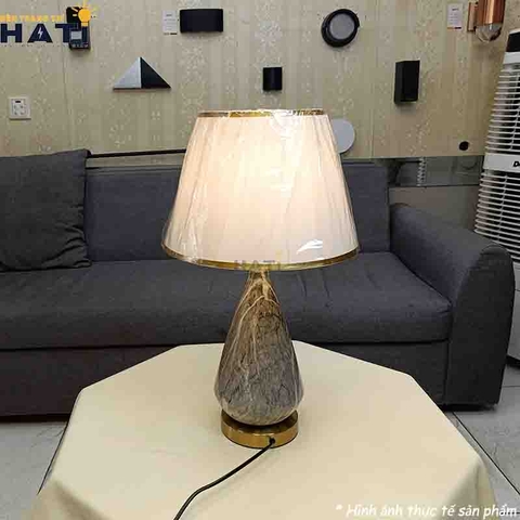 Đèn bàn phòng ngủ phong cách tân cổ điển