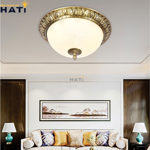 Đèn ốp trần tân cổ điển cao cấp Veylor nổi bật với phong cách thanh lịch, phù hợp trang trí phòng khách, phòng ngủ hoặc không gian nội thất mang hơi hướng cổ điển sang trọng.