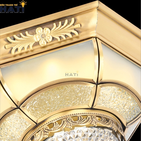 Với chất liệu đồng cao cấp kết hợp đường nét thiết kế tinh tế, đèn ốp trần đồng Castellano là lựa chọn lý tưởng cho biệt thự, nhà phố hoặc các công trình mang phong cách tân cổ điển.