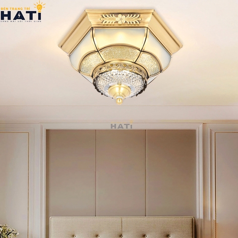 Với chất liệu đồng cao cấp kết hợp đường nét thiết kế tinh tế, đèn ốp trần đồng Castellano là lựa chọn lý tưởng cho biệt thự, nhà phố hoặc các công trình mang phong cách tân cổ điển.