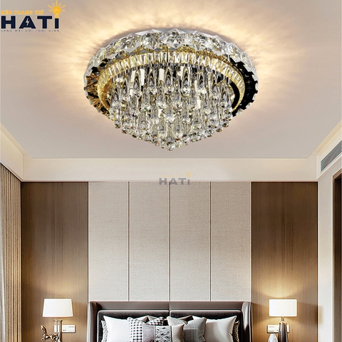 Đèn ốp trần pha lê tròn Eldon là mẫu đèn ốp trần pha lê cao cấp với thiết kế tròn sang trọng, các chi tiết pha lê tinh xảo giúp không gian trở nên lung linh và nổi bật hơn.