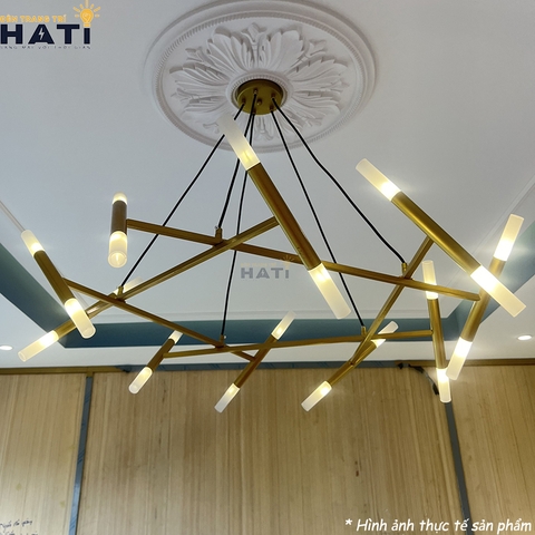 Chất liệu kim loại mạ vàng và thủy tinh