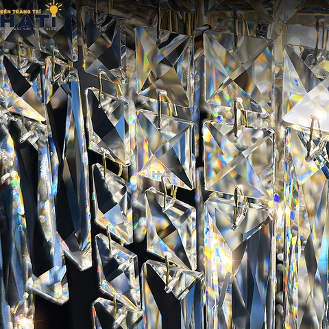 Đèn thả ngang Isavelle cao cấp phù hợp lắp đặt cho bàn ăn, nhà phố và căn hộ chung cư hiện đại. Thiết kế thanh lịch giúp không gian trở nên nổi bật và ấm cúng hơn. Ánh sáng lan tỏa hài hòa, tạo cảm giác dễ chịu khi sử dụng