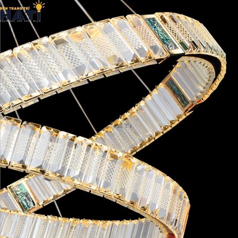 Đèn thả pha lê Alaric hiện đại kết hợp thiết kế tinh xảo và ánh sáng lung linh, giúp không gian sống trở nên đẳng cấp và cuốn hút hơn