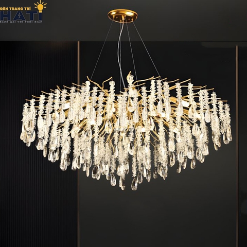 Đèn thả pha lê Bewin mang phong cách thanh lịch kết hợp pha lê cao cấp, giúp không gian phòng khách, bàn ăn hoặc khu vực sảnh trở nên nổi bật và đẳng cấp.