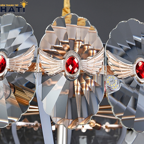 Đèn thả pha lê Kailin sở hữu thiết kế tinh tế với các chi tiết pha lê lấp lánh, mang đến điểm nhấn sang trọng cho không gian nội thất