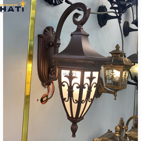 Đèn tường ngoài trời cổ điển Attic