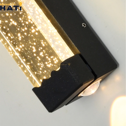 Đèn tường ngoài trời hiện đại Syrex thiết kế hiện đại, chống nước tốt, phù hợp lắp đặt tại mặt tiền, ban công và khu vực sân vườn.