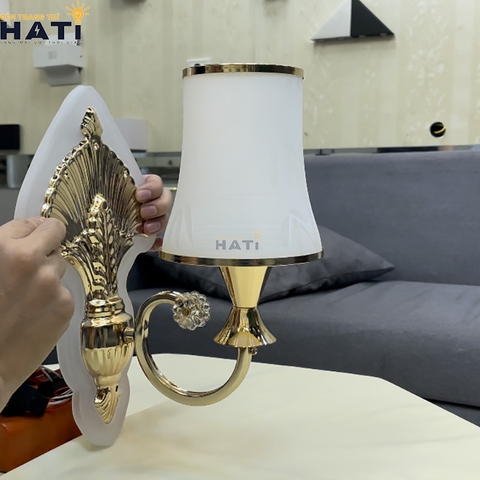 Đèn tường thủy tinh Brister