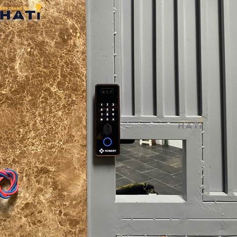 Khóa vân tay Hubert cửa cổng CC15 TITAN EU