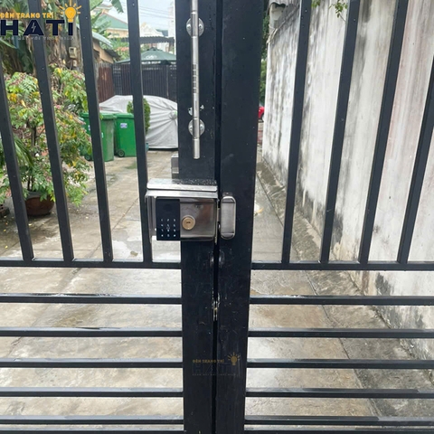 Khóa vân tay Hubert cửa cổng CC68 DARK GRAY