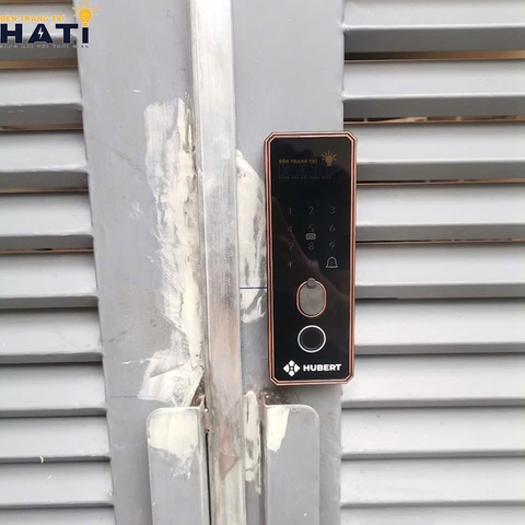 Khóa vân tay Hubert cửa cổng CC79 TITAN