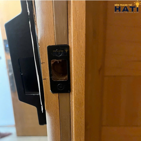 Khóa vân tay Hubert cửa gỗ CG23