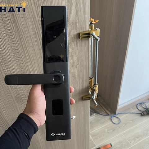 Khóa vân tay Hubert cửa gỗ CG22 BLACK