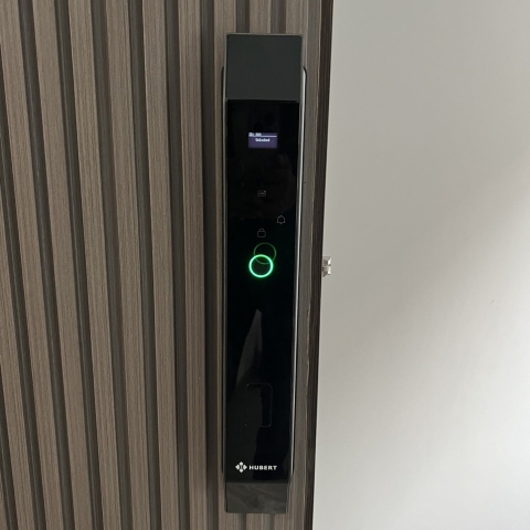 Khóa vân tay Hubert cửa gỗ CG25 BLACK