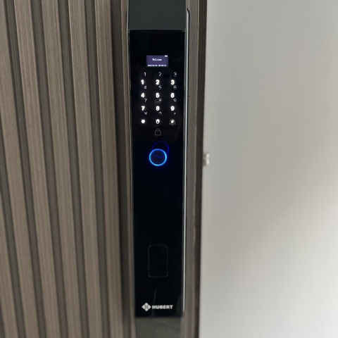 Khóa vân tay Hubert cửa gỗ CG25 BLACK