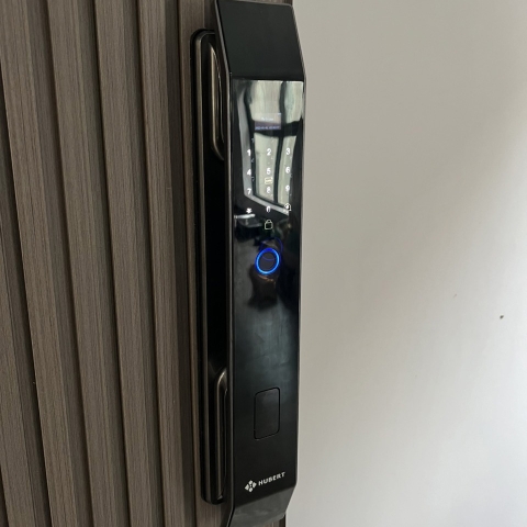 Khóa vân tay Hubert cửa gỗ CG25 BLACK