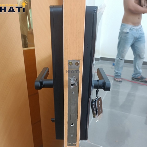 Khóa vân tay Hubert cửa gỗ CG59 ROUGH BLACK