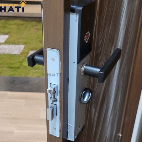 Khóa vân tay Hubert cửa khách sạn KSCG77