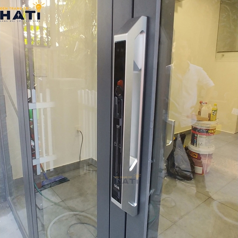 Khóa vân tay Hubert cửa nhôm CNI7 TITAN EU