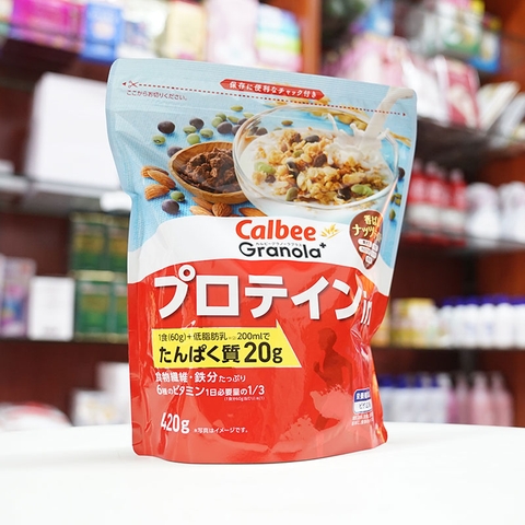 Ngũ cốc Calbee socola và hạnh nhân