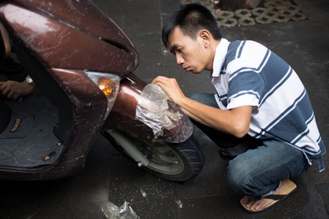 Bật mí 5+ cách lột keo dán xe bị chết dễ dàng và đơn giản nhất