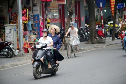 Lỗi người ngồi sau không đội mũ bảo hiểm bị phạt bao nhiêu?