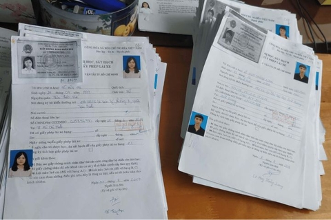 Nộp hồ sơ thi bằng lái xe máy online gồm những giấy tờ gì?