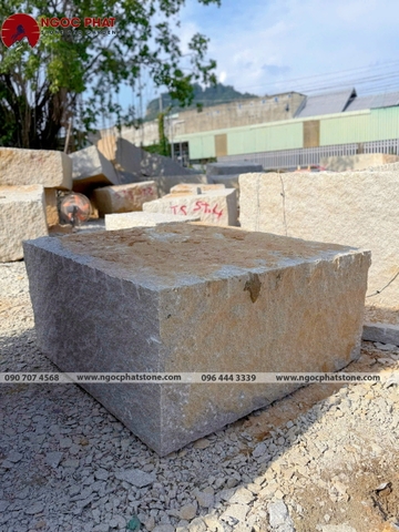 ĐÁ KHỐI GRANITE TỰ NHIÊN