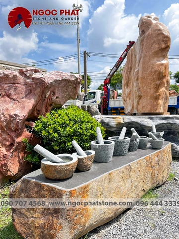 Cối chày đá tự nhiên