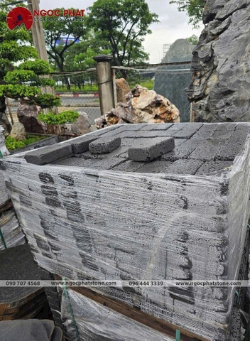 ĐÁ CUBIC ĐEN QUAY