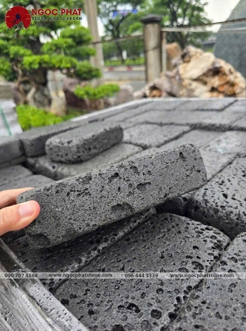 ĐÁ CUBIC ĐEN QUAY