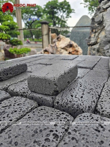 ĐÁ CUBIC ĐEN QUAY