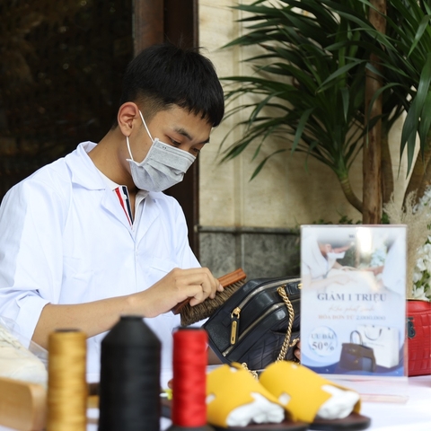 Suy thoái kinh tế, “nhà giàu” cũng chuộng đi spa hàng hiệu