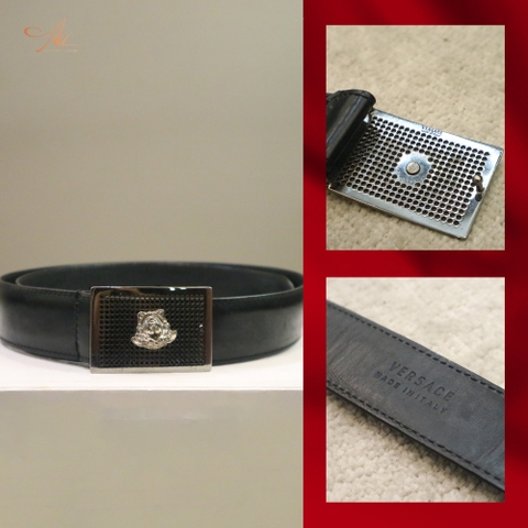 Belt Versace nam dây da trơn đen, mặt chữ nhật dập lỗ