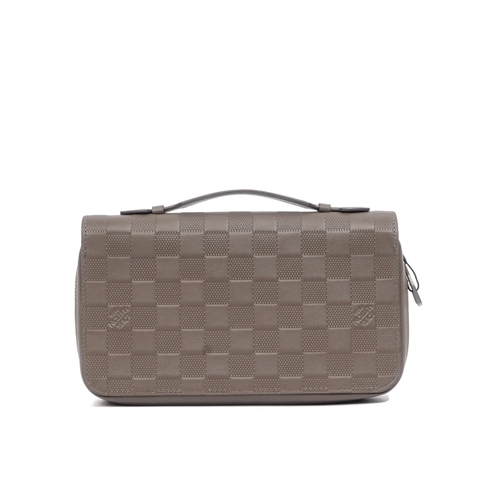 Clutch LV Infini Màu Ghi Họa Tiết Damier Khóa Trắng
