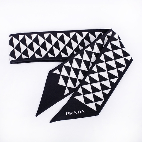 Khăn Prada Quấn Túi Màu Đen Họa Tiết Zích Zắc Đen