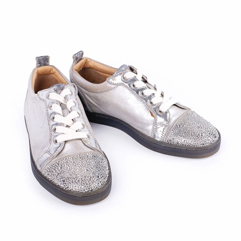 Giày Louboutin 35 Nhũ Bạc Đính Đinh Tán Khóa Trắng