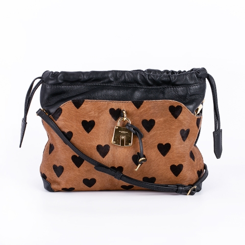 Túi Burberry Màu Nâu Họa Tiết Hình Trái Tim Khóa Vàng