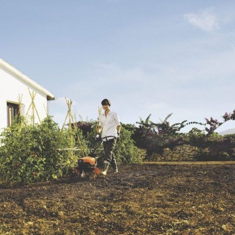 Nên Chọn Máy Xới Đất Chạy Xăng Hay Chạy Dầu Tốt Hơn?