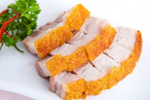 Làm heo quay cuộn da giòn thơm ngon