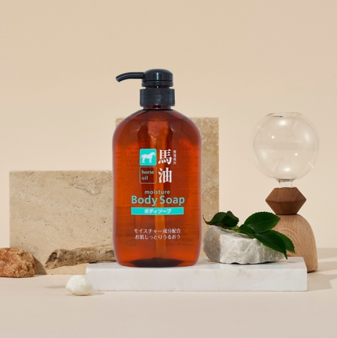 Sữa Tắm Kumano Làm Sạch & Dưỡng Ẩm Từ Dầu Ngựa 600ml Cosme Station Horse Oil Body Soap
