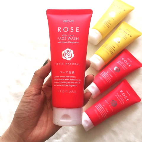 Sữa Rửa Mặt Kumano Deve Chiết Xuất Hoa Hồng Rose Face Wash Nội Địa Nhật Bản 130g