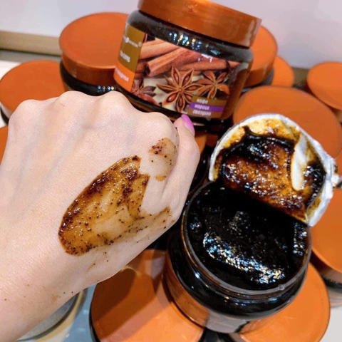 Tẩy Tế Bào Chết Toàn Thân Chiết Xuất Quế Hồi & Cafe 380g