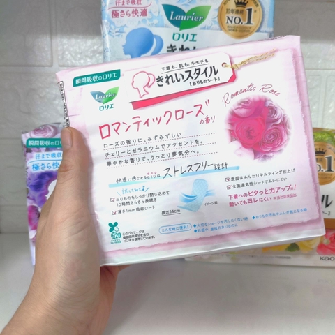 Băng vệ sinh Laurier hàng ngày 72 miếng Nhật Bản siêu mỏng, thấm hút nhanh chóng, mặt bông êm ái