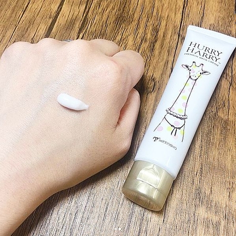 Kem dưỡng trắng da vùng cổ Hurry Harry Premium Neck Cream 40g